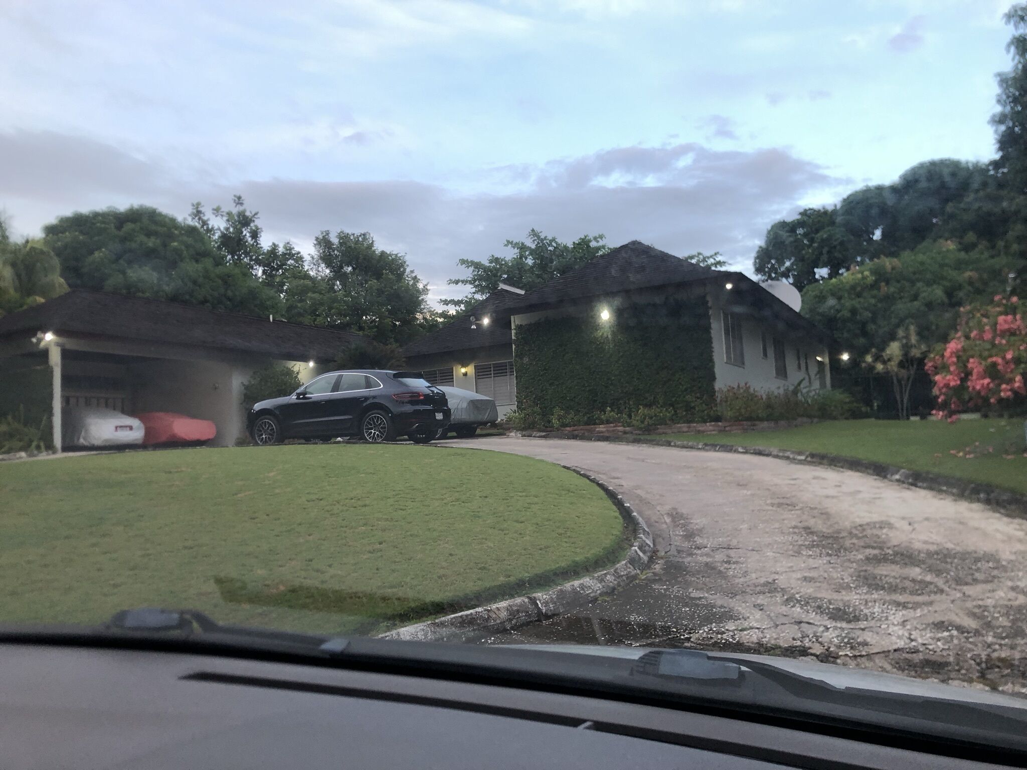 المنطقة المحيطة بالمنشأة