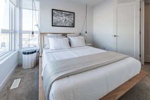 3 bedrooms, desk, iron/ironing board, WiFi - A+ location family modern home with close access to major amenities! (St. Albert)