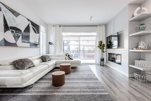 Smart-TV, peis og bøker