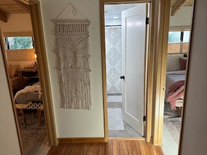 3 bedrooms, desk, iron/ironing board, WiFi