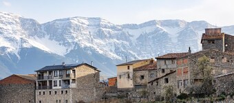 Preciosa casa con jardín y piscina