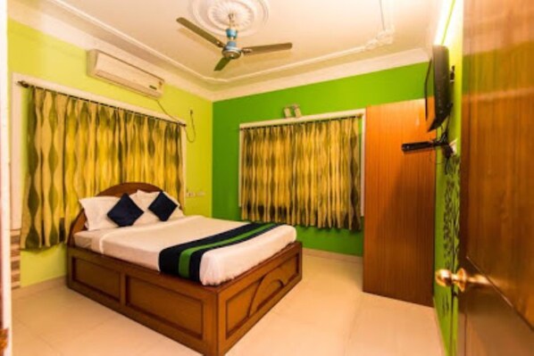 Premium bedding, down duvets, memory-foam beds, individually decorated - Goroomgo Salt Lake Palace Kolkata (Barasat)