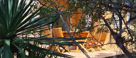 تناول الطعام بالخارج