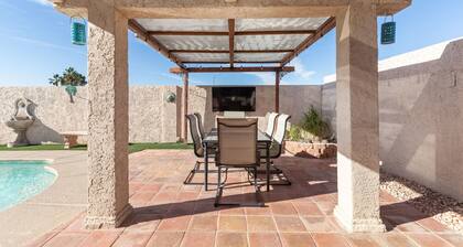 1900 SqFt House 5beds/3bath W/Heated Pool/Spa/BBQ.