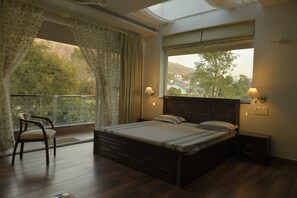 3 bedrooms, WiFi, bed sheets - Celestial Rhapsody, Naukuchiatal by Alt Homes (Bhimtal)