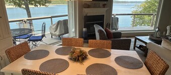 Panoramic Lakeviews! Direct Lakefront Access! Gentle sloping beach!  4 Kayaks!