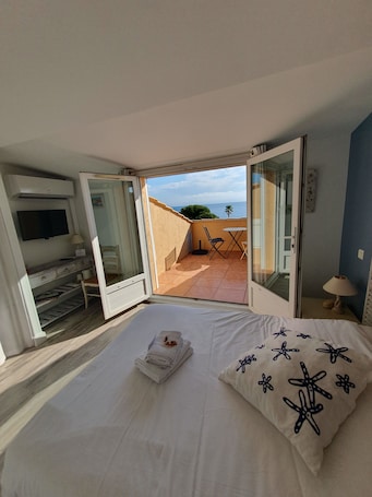 Doppia panoramica | Con stile personalizzato, con arredamento individuale, postazione laptop. Hôtel les calanques