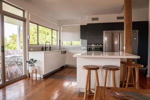 Private kitchen - 5 bedroom sleeps 12 (Corlette)