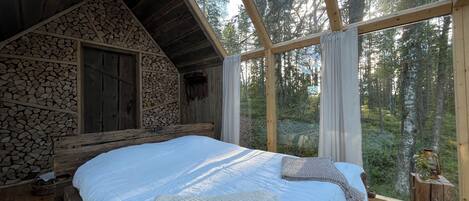 Panoramic Tree House | Frette Italian sheets, premium bedding, down duvets, pillow-top beds