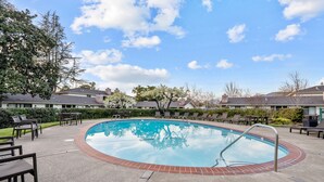 Outdoor pool - Silverado Napa Luxury 1 Bed Jr. Suite (Napa)