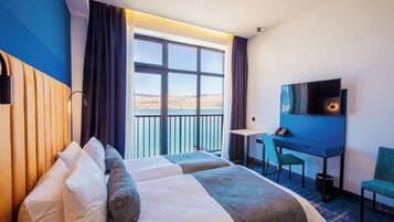 Kamar Deluks, Beberapa Tempat Tidur, Bebas Asap Rokok, pemandangan laut | Seprai premium, meja kerja, ruang kerja ramah laptop, dan kedap suara