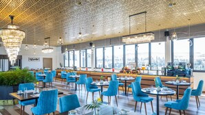 Petit déjeuner buffet servi tous les jours en supplément