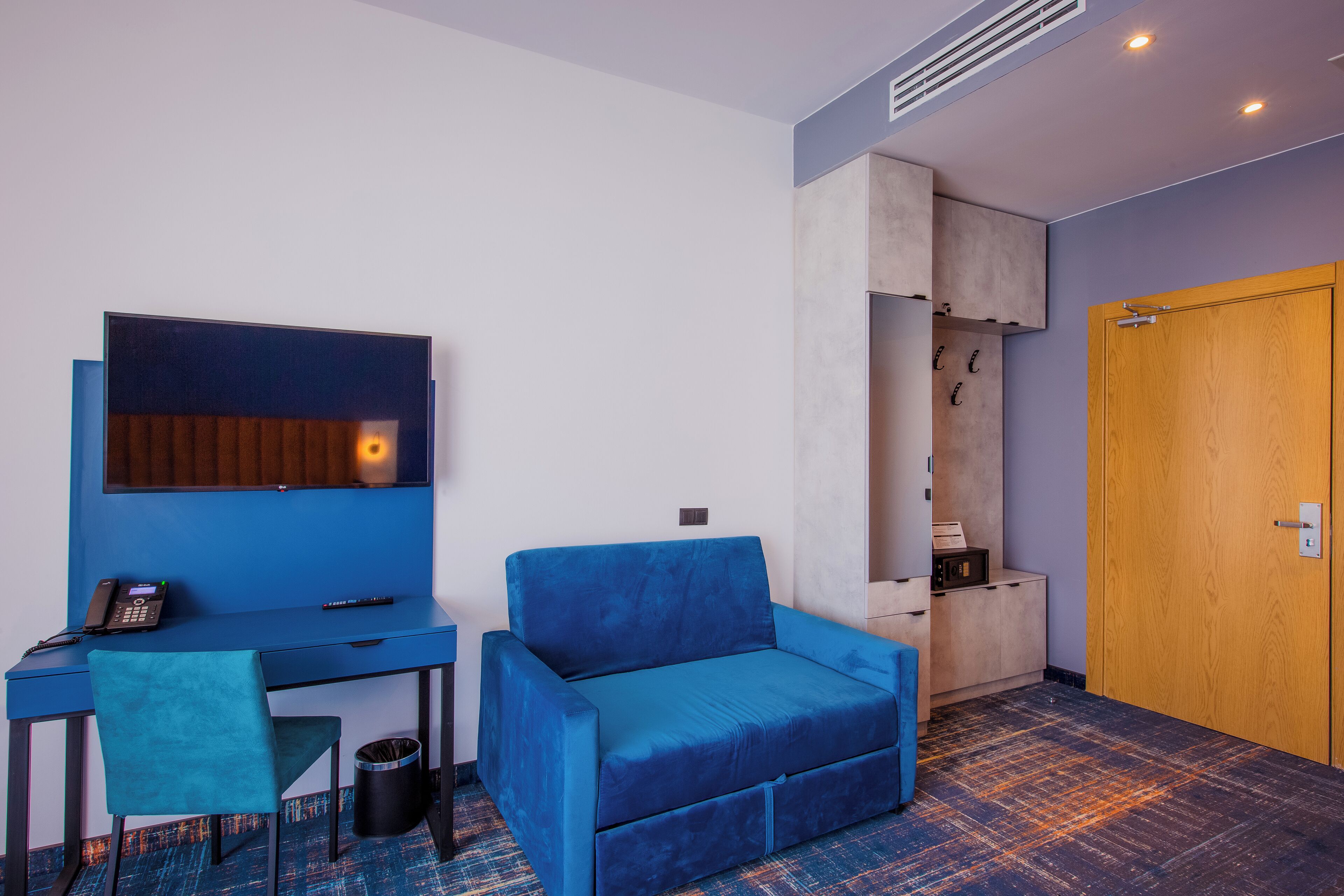 Deluxe Room, 1 Queen Bed with Sofa bed, Non Smoking (Forest View)