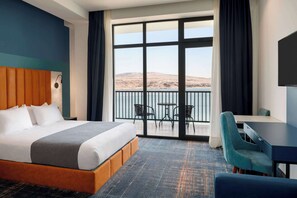 Standard Room, 1 Queen Bed with Sofa bed, Non Smoking, Sea View | Premium bedding, desk, laptop workspace, soundproofing