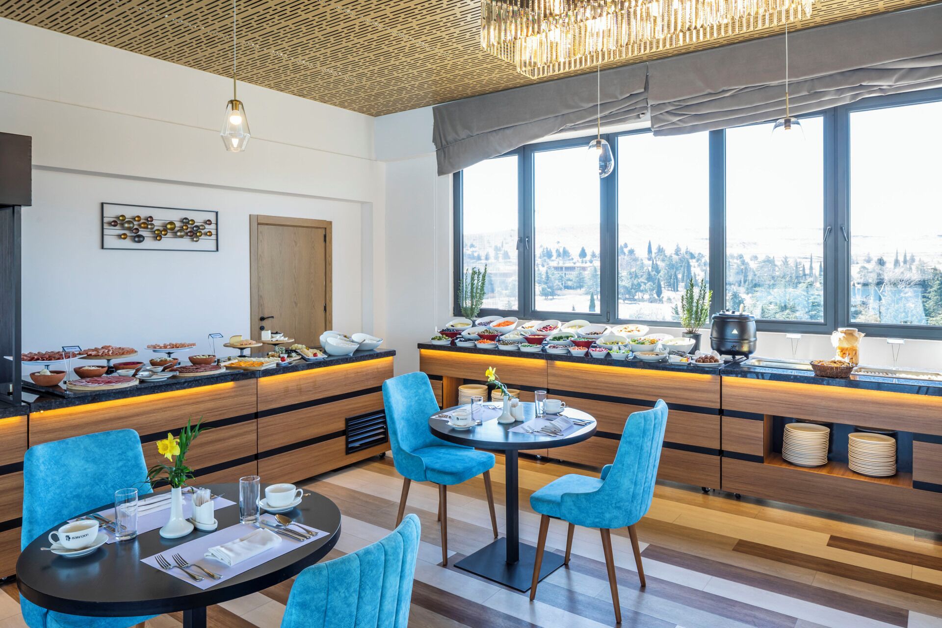 Tägliches Frühstücksbuffet gegen Gebühr