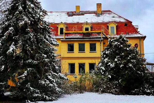 Exterior - Villa Sophienschlösschen near Berlin - 5 lakes, 3500sqm garden + FREE sauna (Marienwerder)