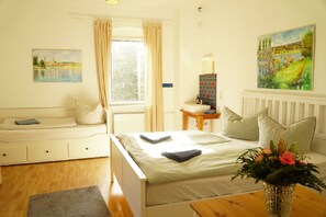 9 bedrooms, travel crib, WiFi, bed sheets - Villa Sophienschlösschen near Berlin - 5 lakes, 3500sqm garden + FREE sauna (Marienwerder)