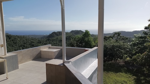 Mountainside Sunrise 1-2 Bedroom Furnished Tropical Escape