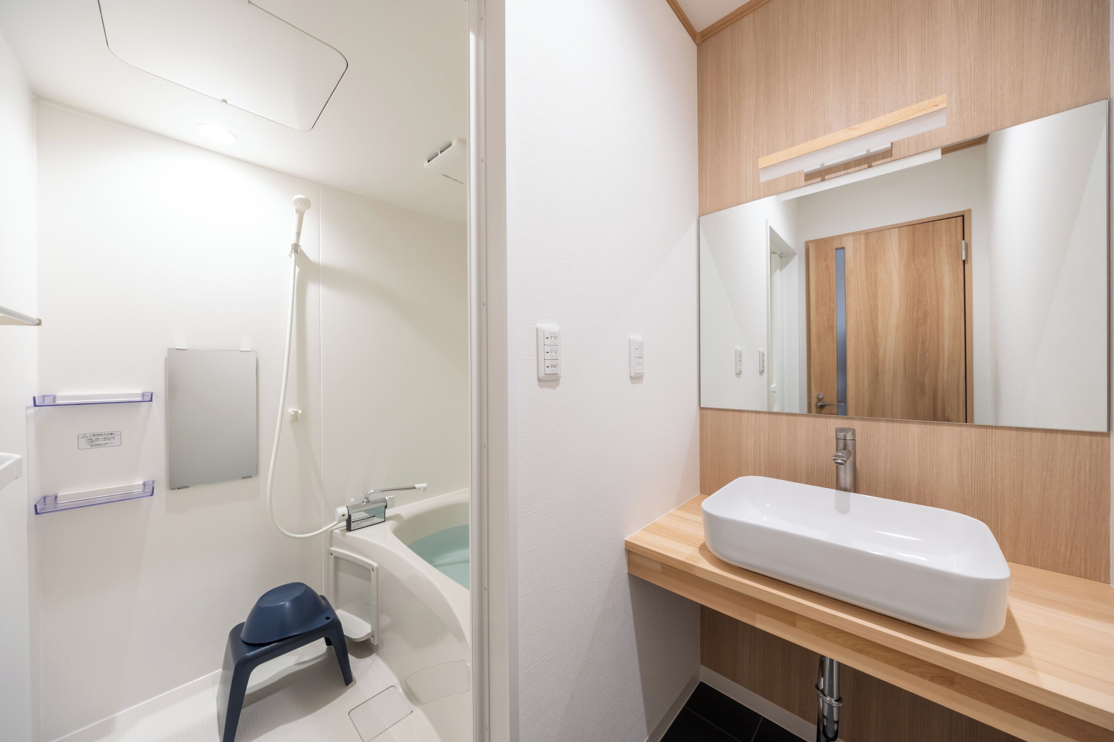 Azami Ann 302 | Badeværelse | Kombination af bruser/badekar, gratis toiletartikler, hårtørrer, bidet