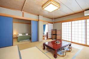 Azami Ann 301 | Living area | 42-inch LCD TV with digital channels, TV - Azami Ann (Shirahama)