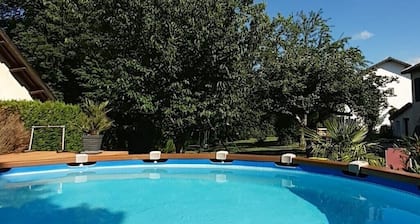 Appartement élégant en rez de jardin avec piscine et terrasse
