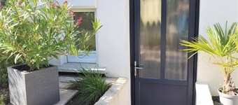 Appartement Élégant en rez de Jardin Avec Piscine et Terrasse