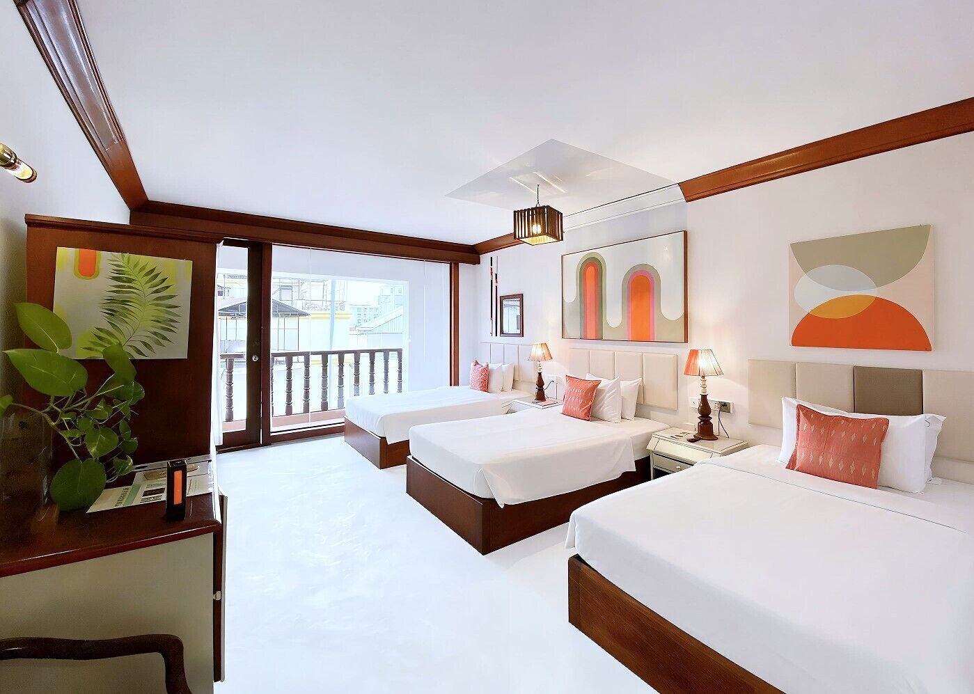 华丽三人房, 泳池景观 | 迷你吧、办公桌、笔记本电脑工作区、免费 WiFi