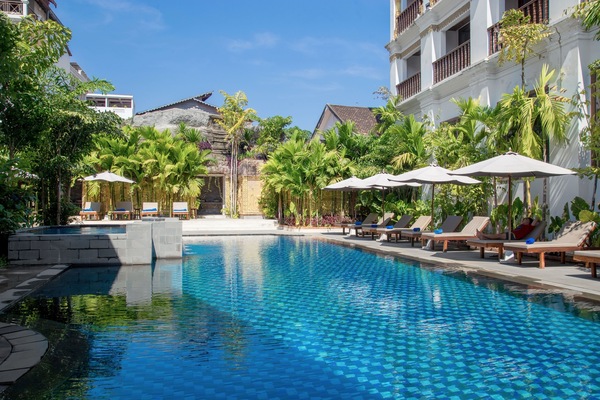 حمام سباحة خارجي