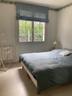 3 chambres, fer et planche à repasser, Wi-Fi gratuit, draps fournis