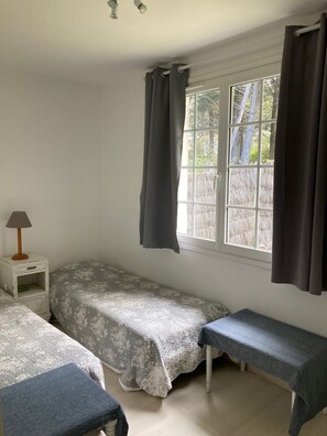 3 bedrooms, iron/ironing board, free WiFi, bed sheets - Quiet house, 3 minutes from the beach (L'Épine)