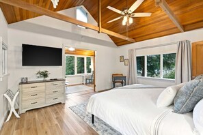 2 Schlafzimmer, Schreibtisch, Bügeleisen/Bügelbrett, Reisekinderbett