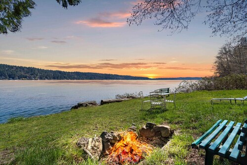 BayView Retreat w/ Waterfall and Beach Access