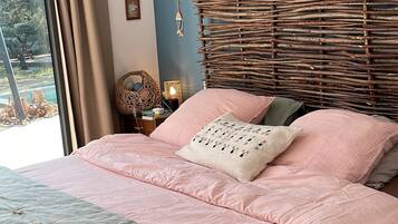 4 bedrooms, desk, iron/ironing board, free WiFi