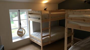 7 quartos, berço de viagem, Wi-Fi