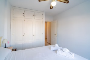 2 bedrooms, iron/ironing board, free WiFi, bed sheets - Aljamar 4 Burriana by Casasol (Nerja)