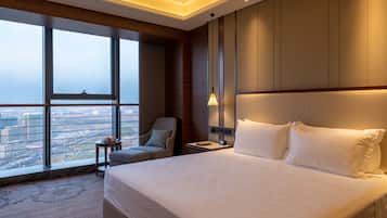 Phòng đôi Cao cấp, 1 giường cỡ king | Két bảo mật tại phòng, bàn, màn/rèm cản sáng, phòng cách âm