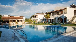 Seasonal outdoor pool - Goudelis Apartments (Corfu)