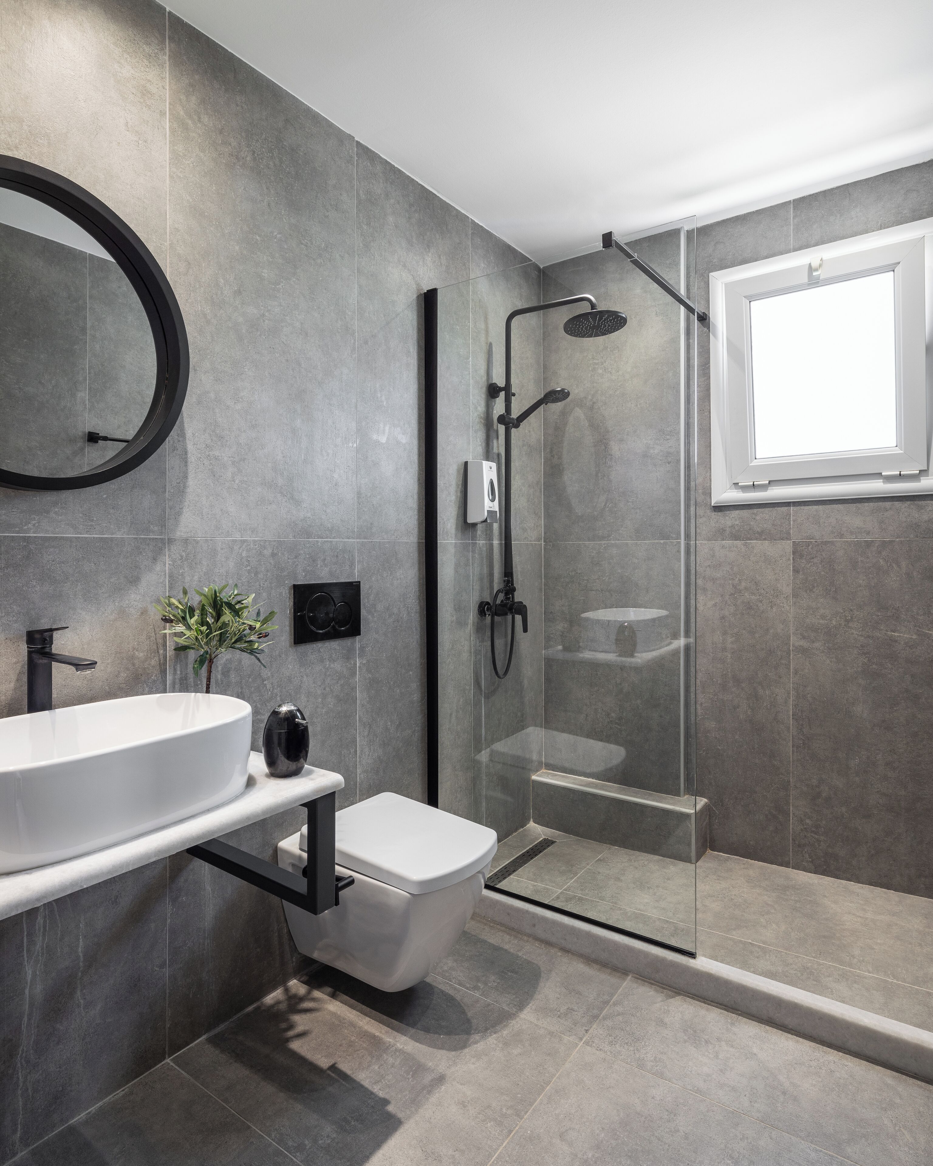 Standard Apartment | Bathroom