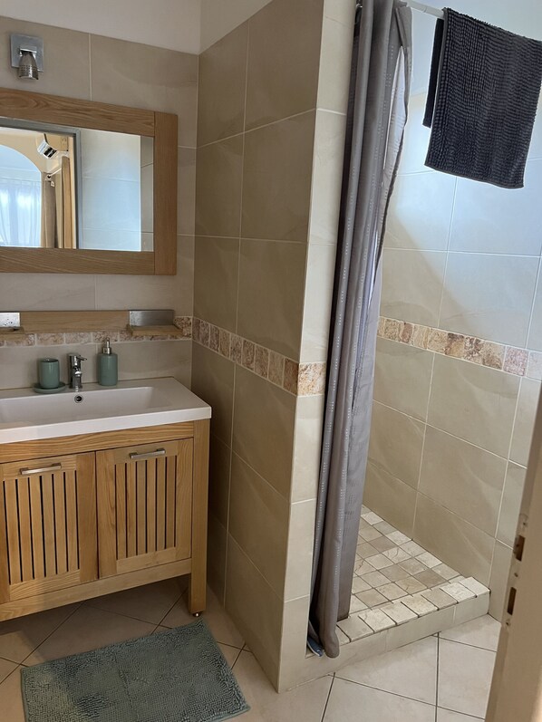 Towels, toilet paper - Appartement Lecci (Lecci)