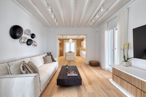 Smart TV, books, stereo