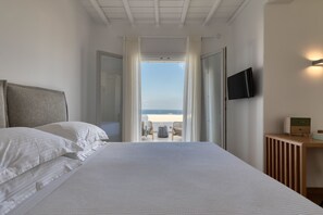 6 bedrooms, in-room safe, desk, iron/ironing board