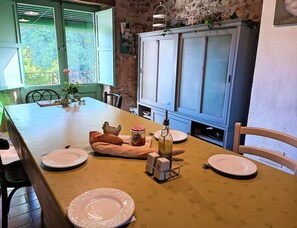 Dining - Rural house with barbecue in Mieres -Gerona  for 9 people (Mieres)