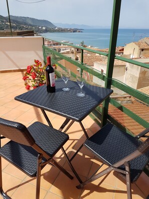 Outdoor dining - Flower Apartment (Cefalù)
