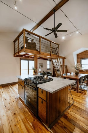 Interior - The Barn in Hocking Hills (Rockbridge)