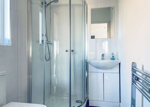 Shower, Bathroom - 1 bedroom accommodation in Kilwinning (Kilwinning)