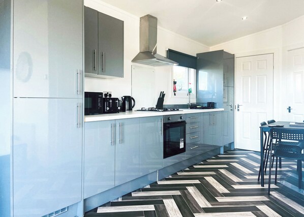 Fridge, oven, stovetop, toaster