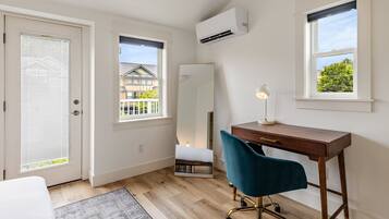 3 bedrooms, desk, iron/ironing board, WiFi