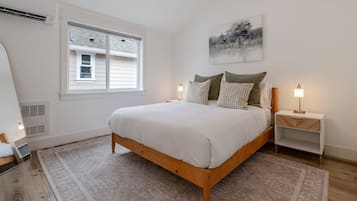 3 bedrooms, desk, iron/ironing board, WiFi