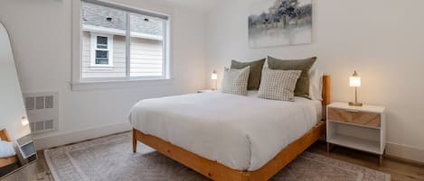 3 bedrooms, desk, iron/ironing board, WiFi