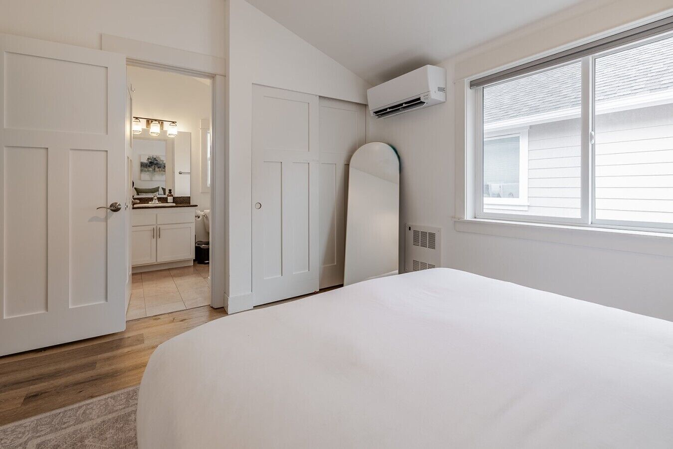 3 bedrooms, desk, iron/ironing board, WiFi